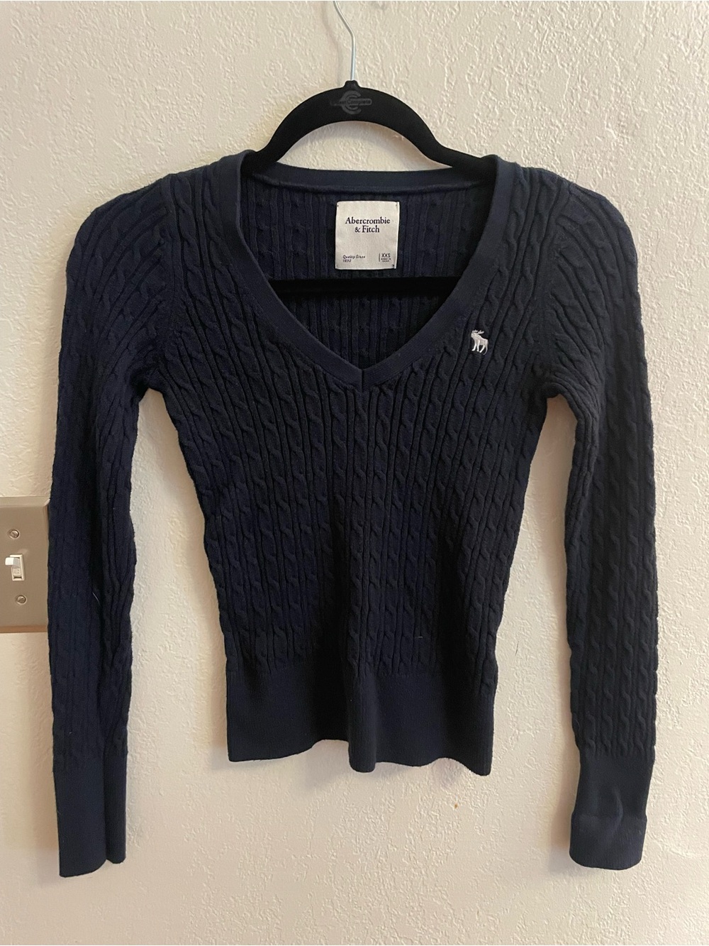 Abercrombie & Fitch Women's Navy Cable-Knit V-Neck Sweater